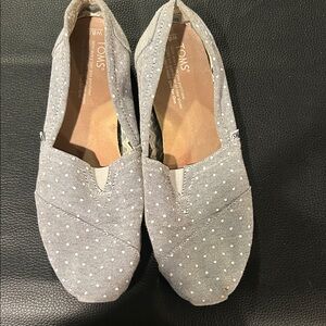 Toms Women's blue denim/Gray Polka Dot Flats